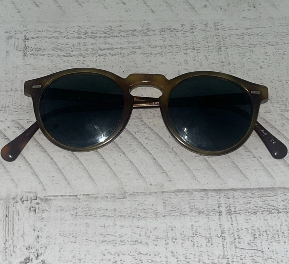 Oliver Peoples Gregory Peck Sun Sunglasses Matte Tortoise Blue Photochromic 47mm
